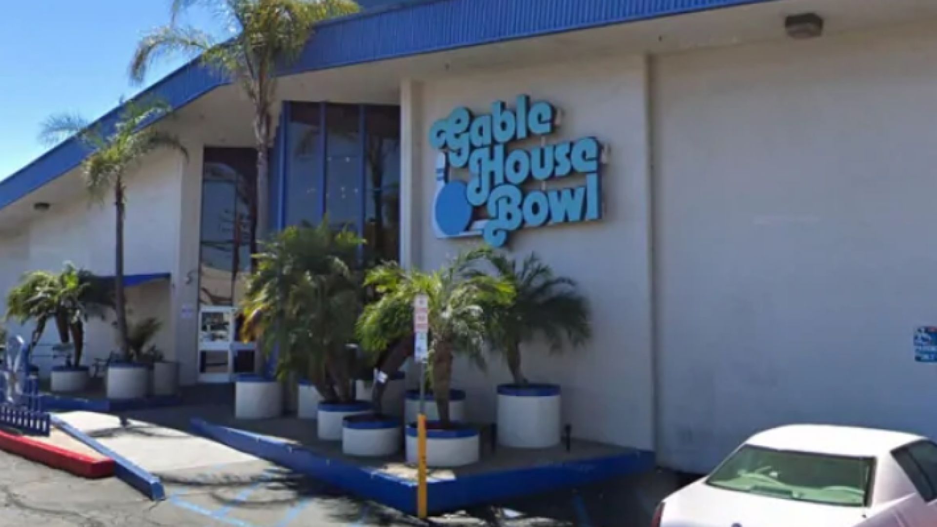 Трима души са убити а четирима ранени при стрелба тази