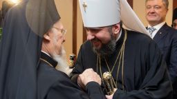 Вселенският патриарх подписа за независимост на украинската църква 
