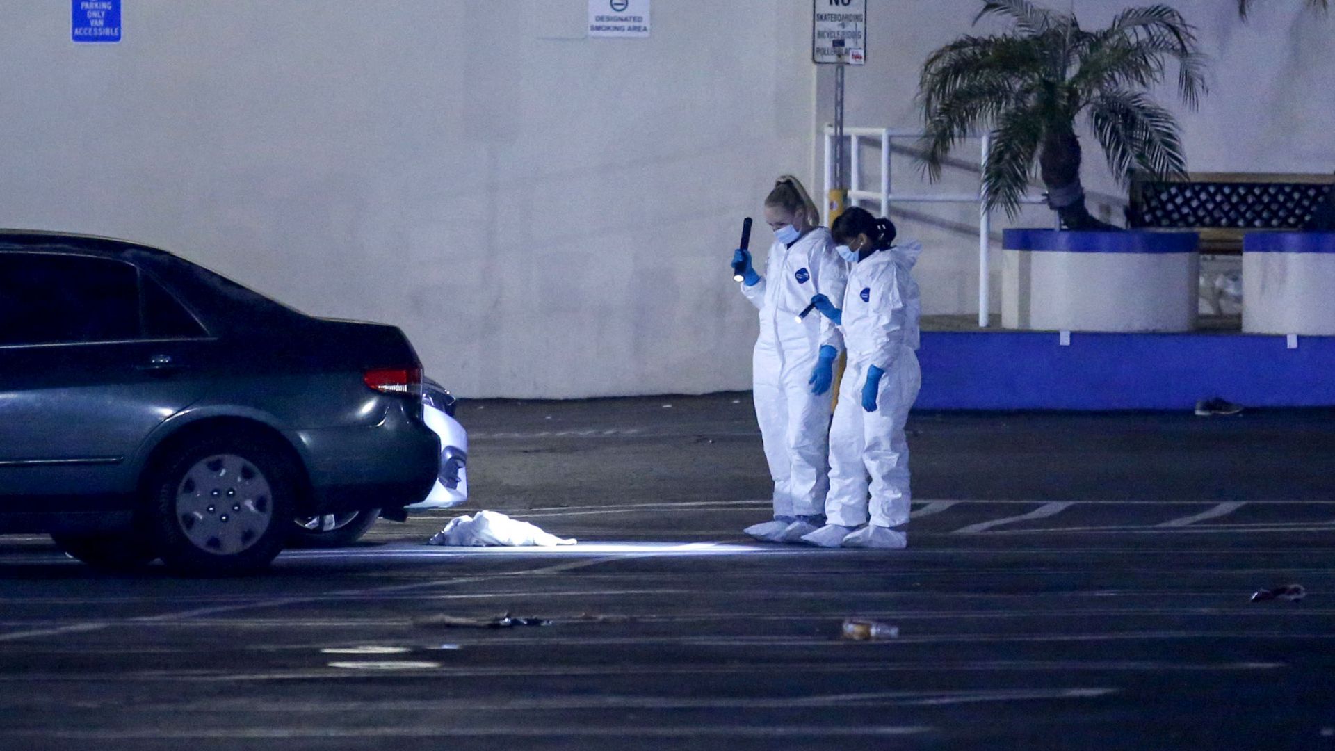 Трима мъже са убити а четирима са ранени при стрелба