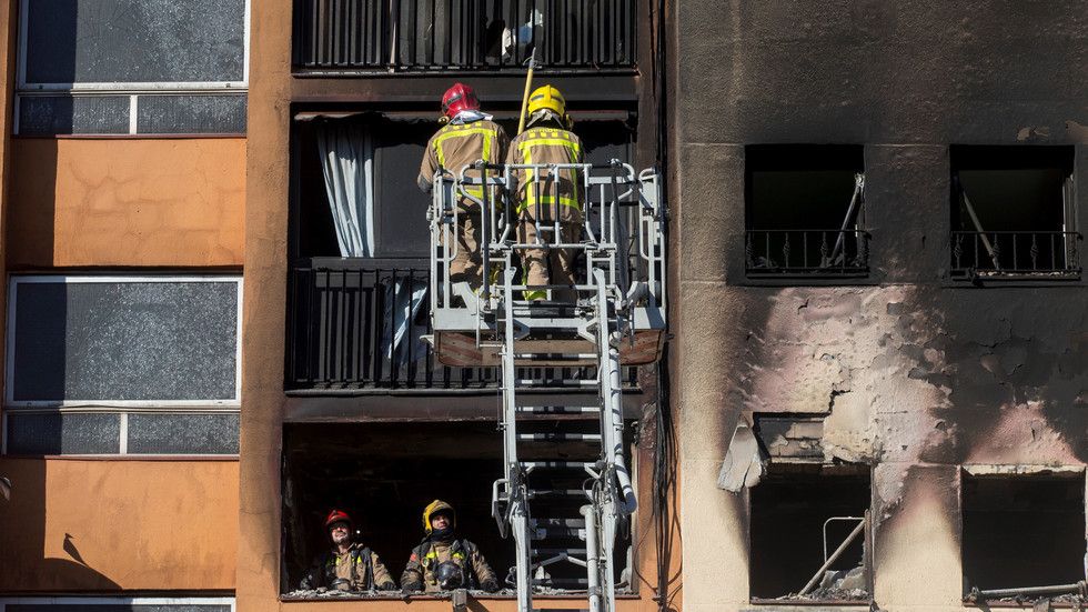 Причините за пожара, станал в град Бадалона, както и самоличността на жертвите, още не са известни