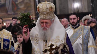 По инициатива и с благословението на патриарх Неофит отделът Милосърдие
