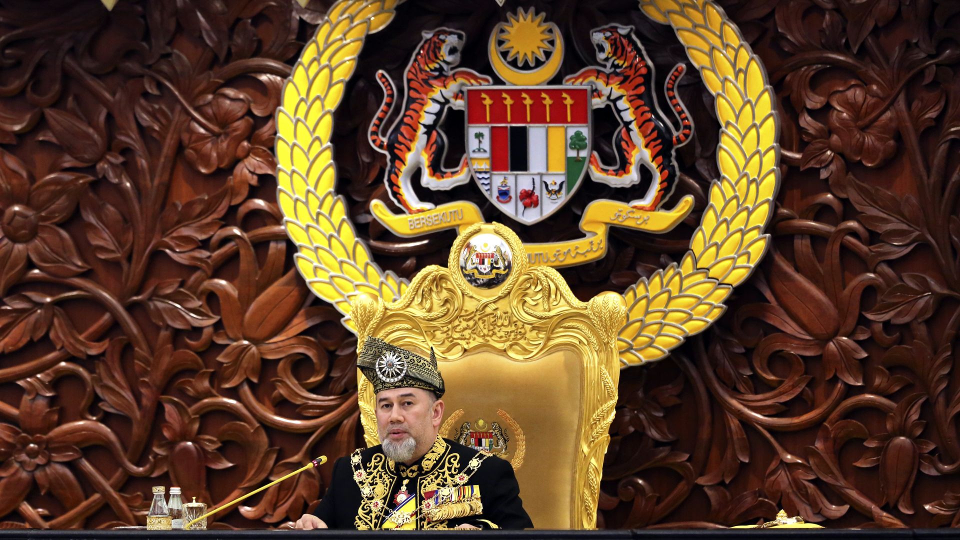 Върховният глава кралят на Малайзия Мухамад Пети обяви днес че
