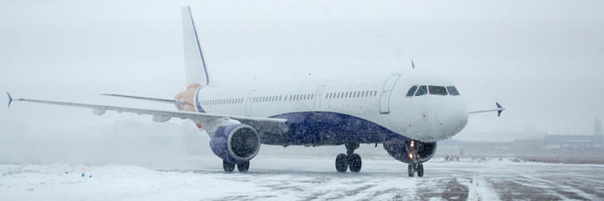 2000 пътници са блокирани на летища в Япония (снимки)