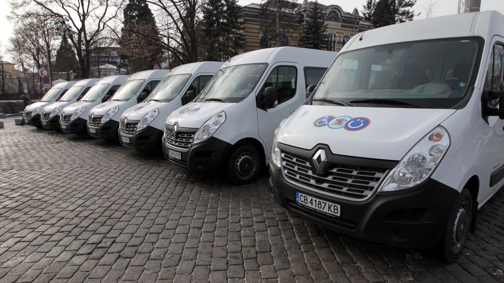 Нови специализирани микробуси за превоз на хора с увреждания ще