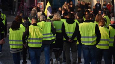 "Жълти жилетки" излизат на "незабавни и безкрайни" протести у нас