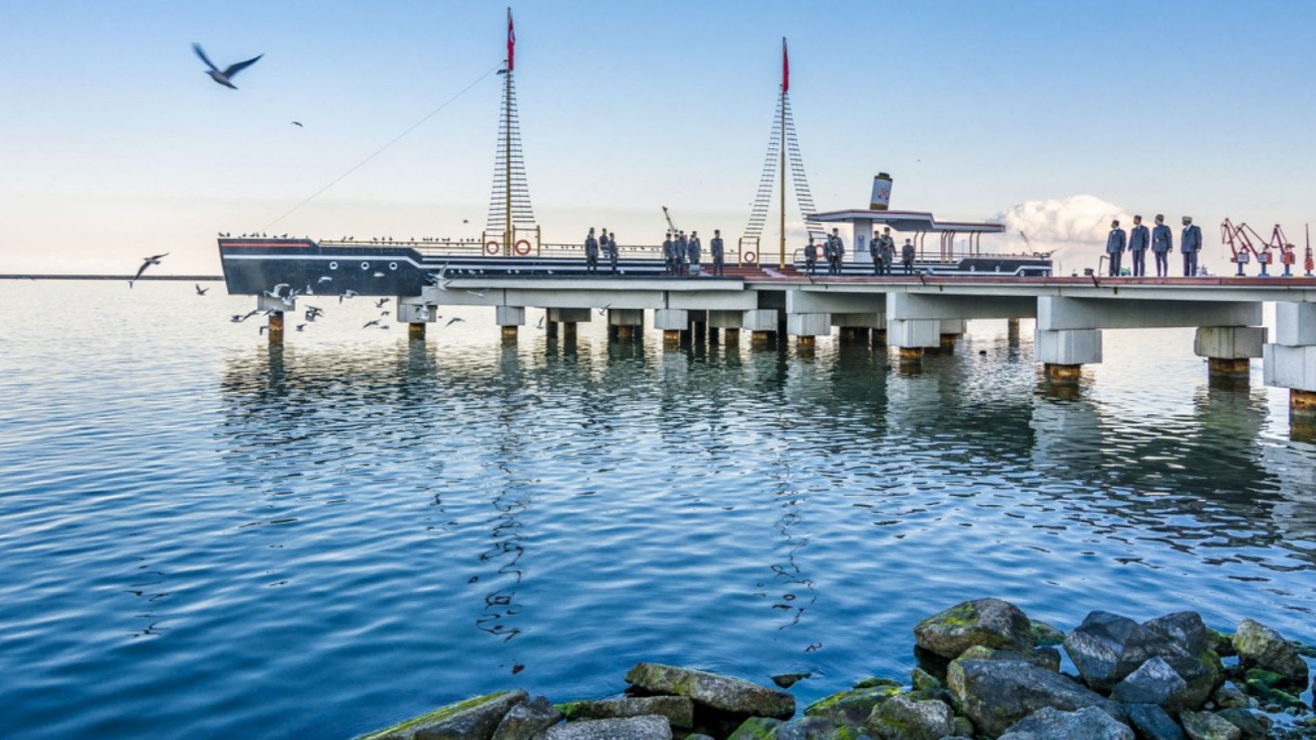 Двама души загинаха днес при потъване на кораб в Черно