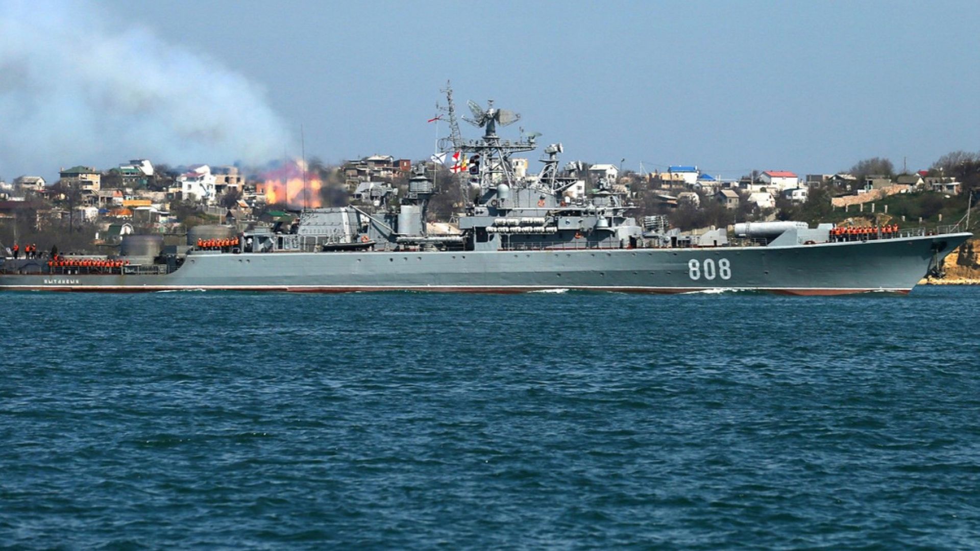 Стражевият съд на руския Черноморски флот Пытливый контролира действията на
