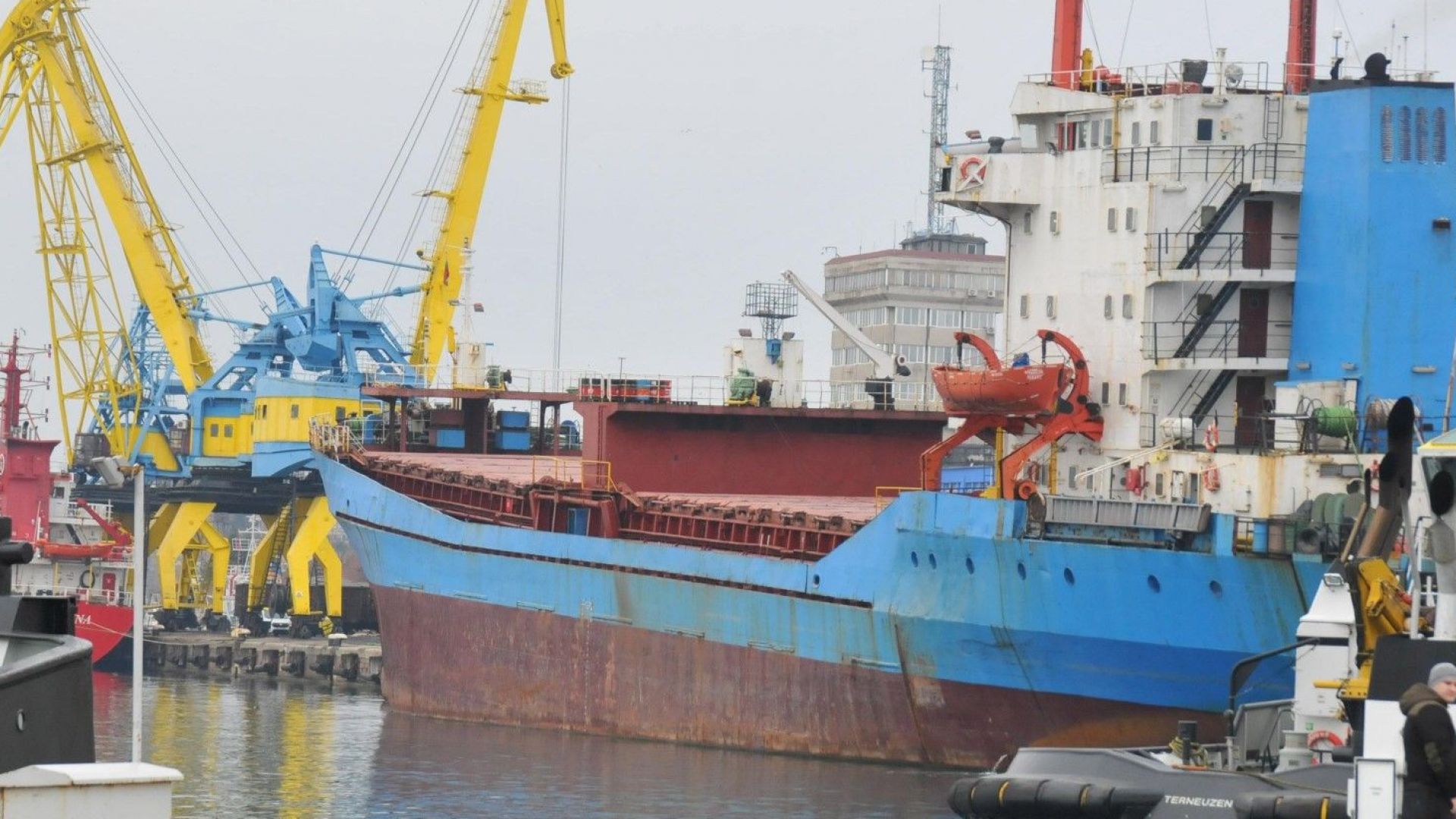 След принудителна смяна на собствеността на либийския танкер Бадр в