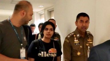 Тайланд спря депортацията на 18-годишната саудитка Рахаф