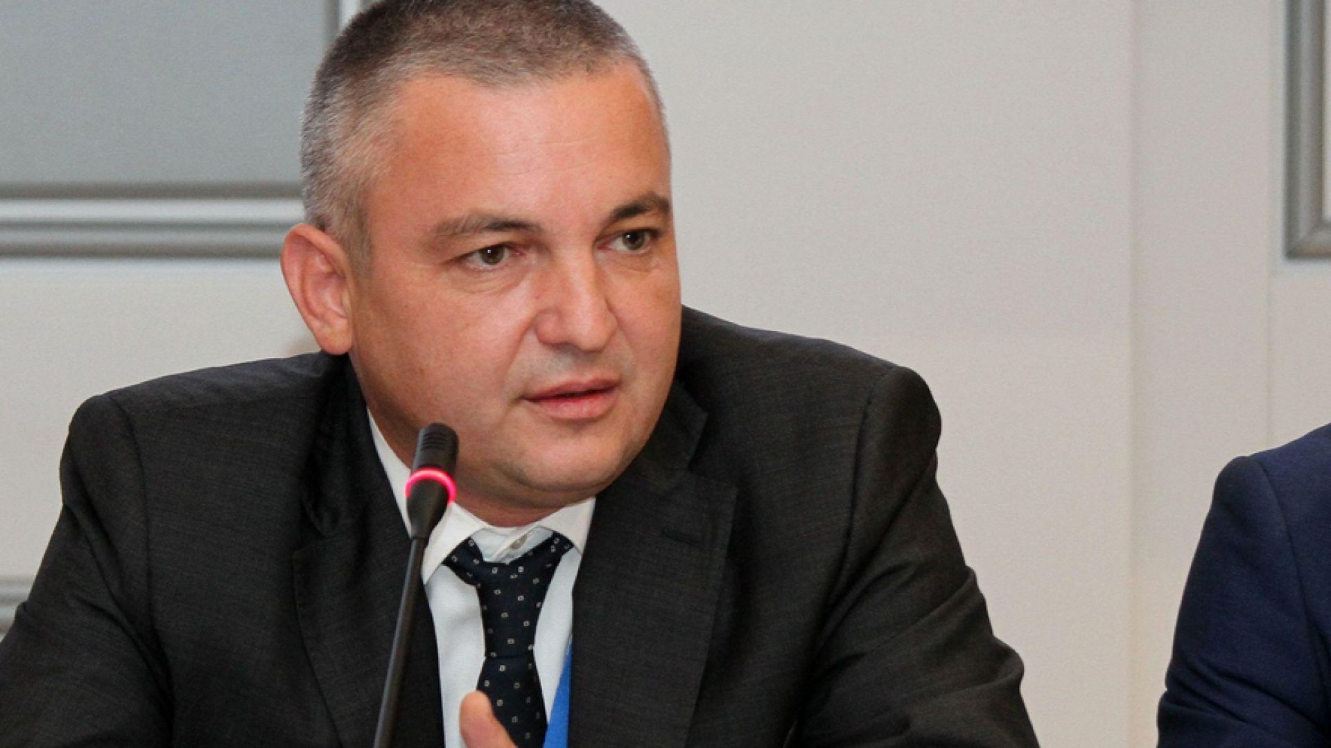 За движение по пътя до курорта Златни пясъци летището и