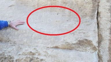 Надпис "Локо 2019" се появи и на Хеопсовата пирамида (снимки)
