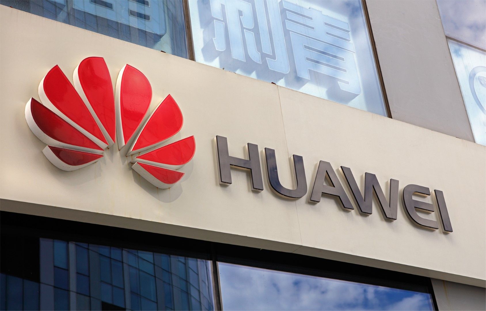 Федералните власти в Сиатъл разследват китайския технологичен гигант Huawei Technologies за предполагаема кражба на търговски тайни