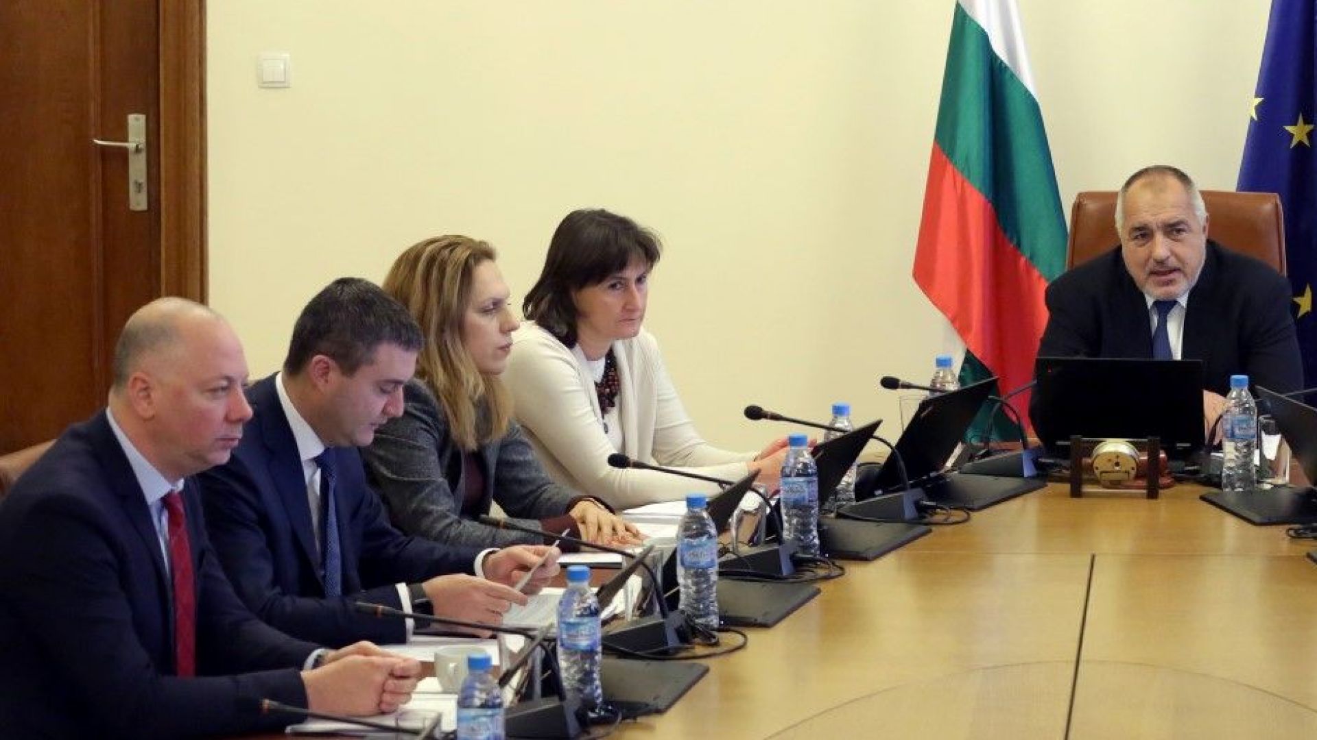 Българското правителство подкрепя категорично исканията на българските превозвачи за приемането