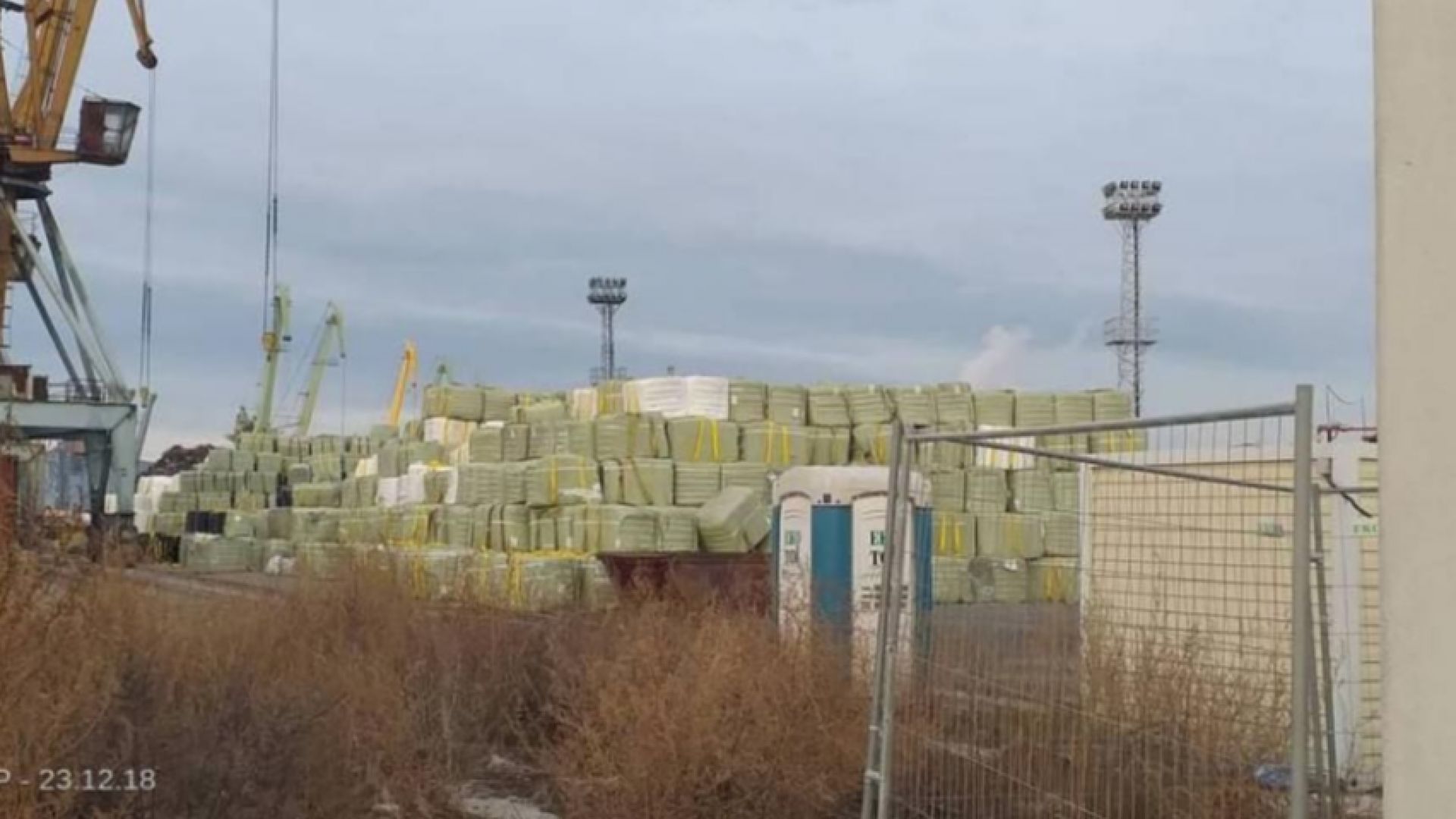 Около четири хиляди тона вносни отпадъци бяха доставени с кораб