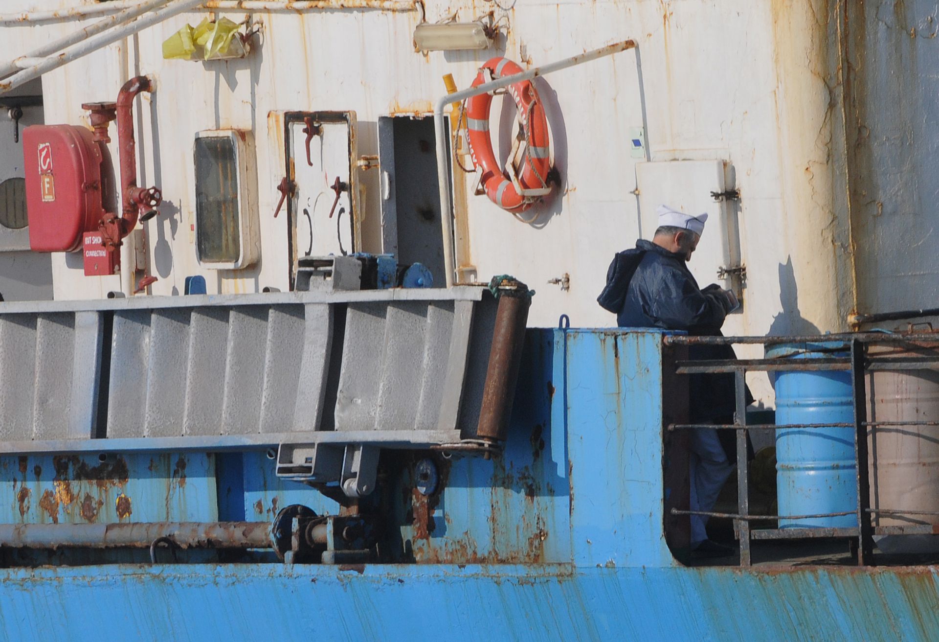 Корабът LADY BO, който плава под флага на Панама е от няколко месеца арестуван в Пристанище Бургас