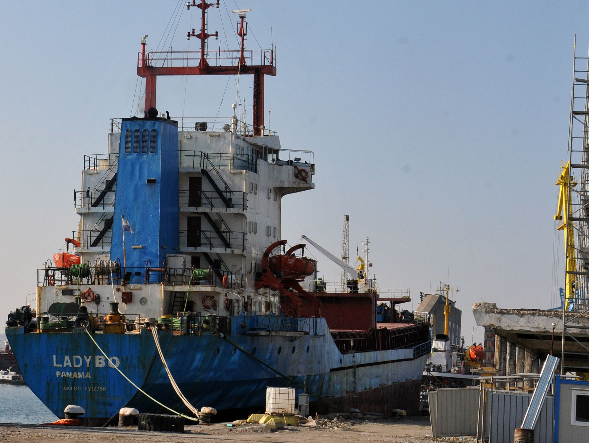 Корабът LADY BO, който плава под флага на Панама е от няколко месеца задържан в Пристанище Бургас 