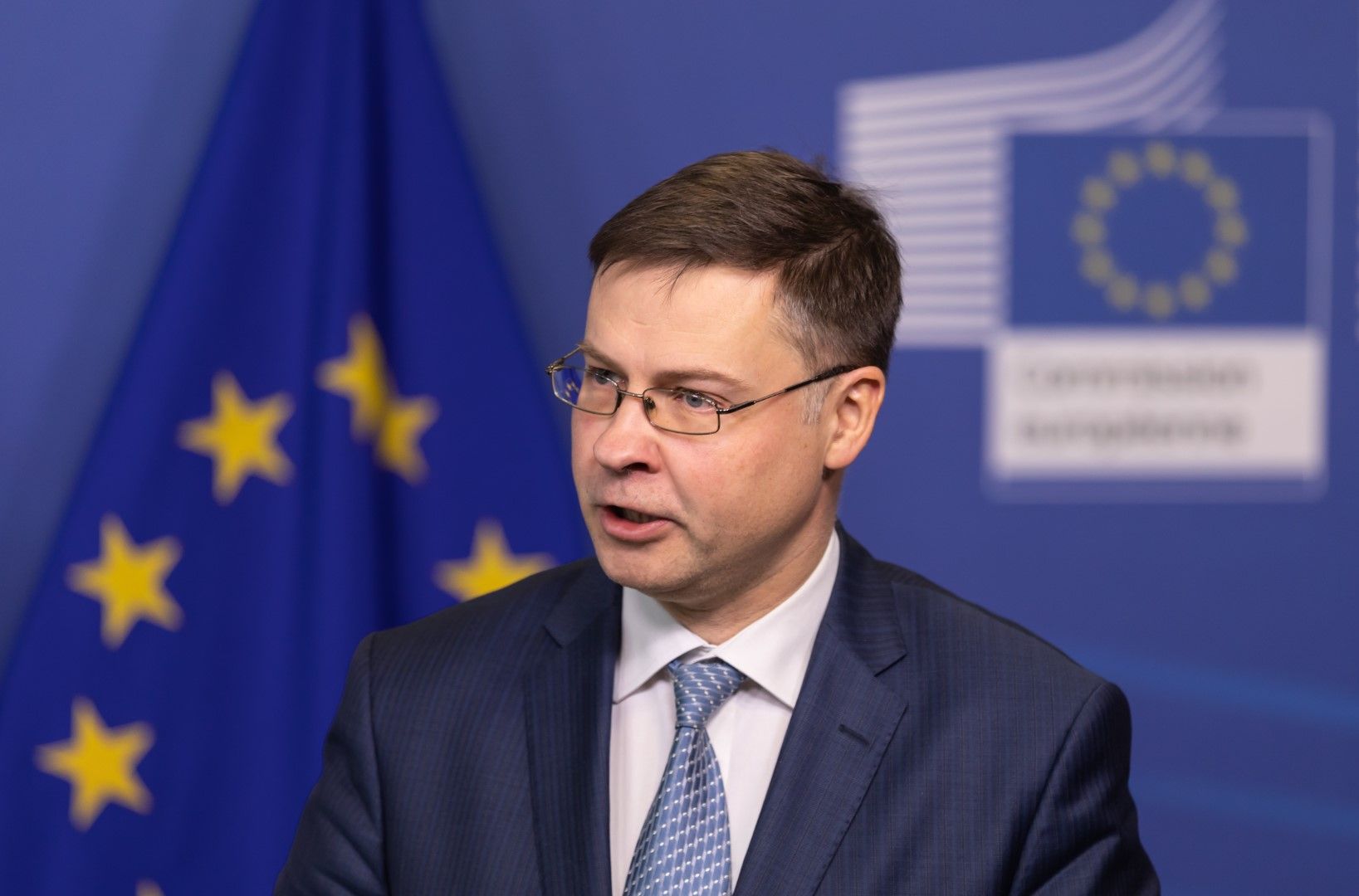 Валдис Домбровскис ни даде срок за приемането на еврото - 2022 година