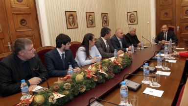 Румен Радев подкрепи превозвачите след среща с тях в президентството