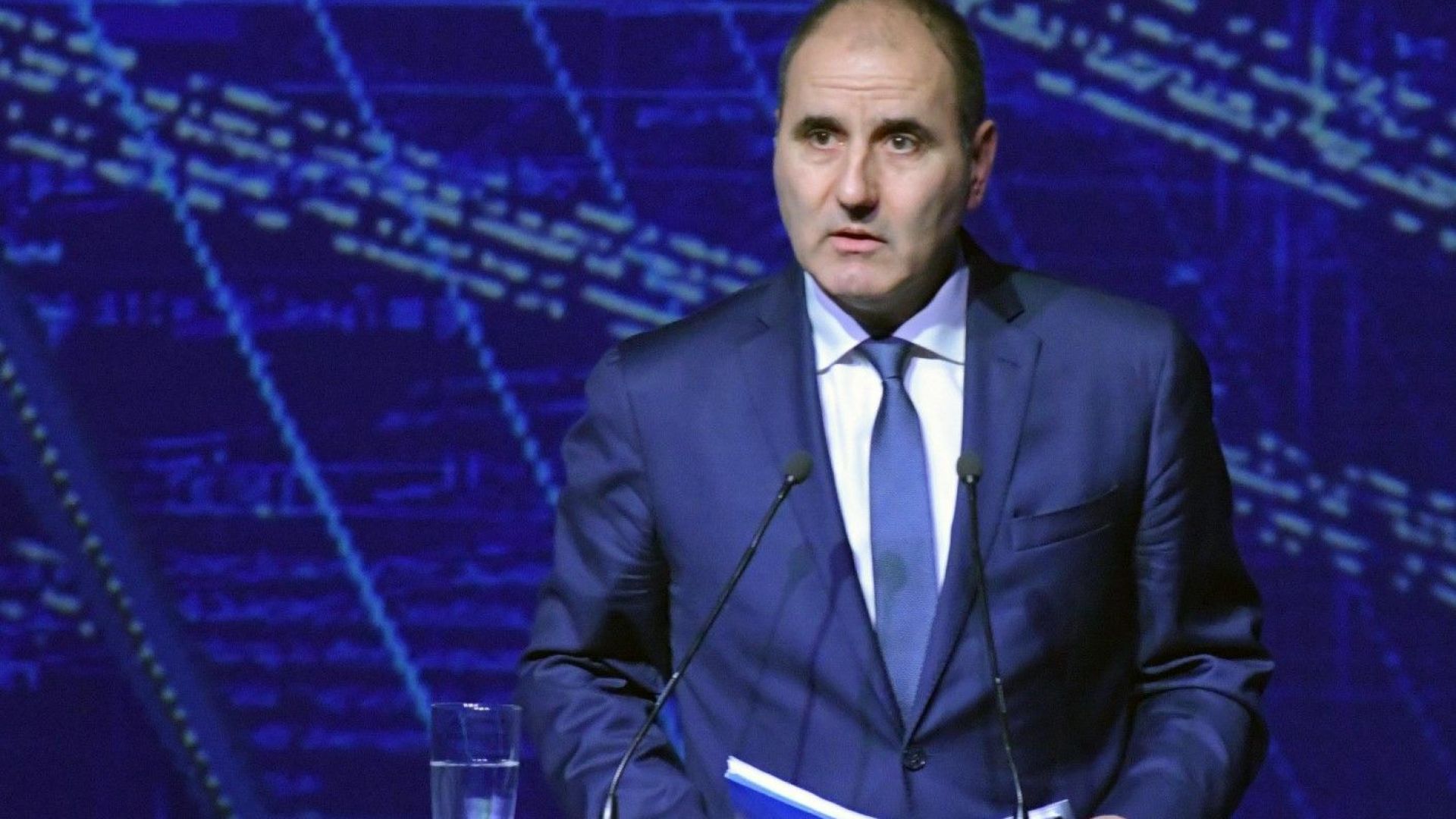 Заместник председателят на ГЕРБ Цветан Цветанов продължи полемиката с лидера на БСП Корнелия