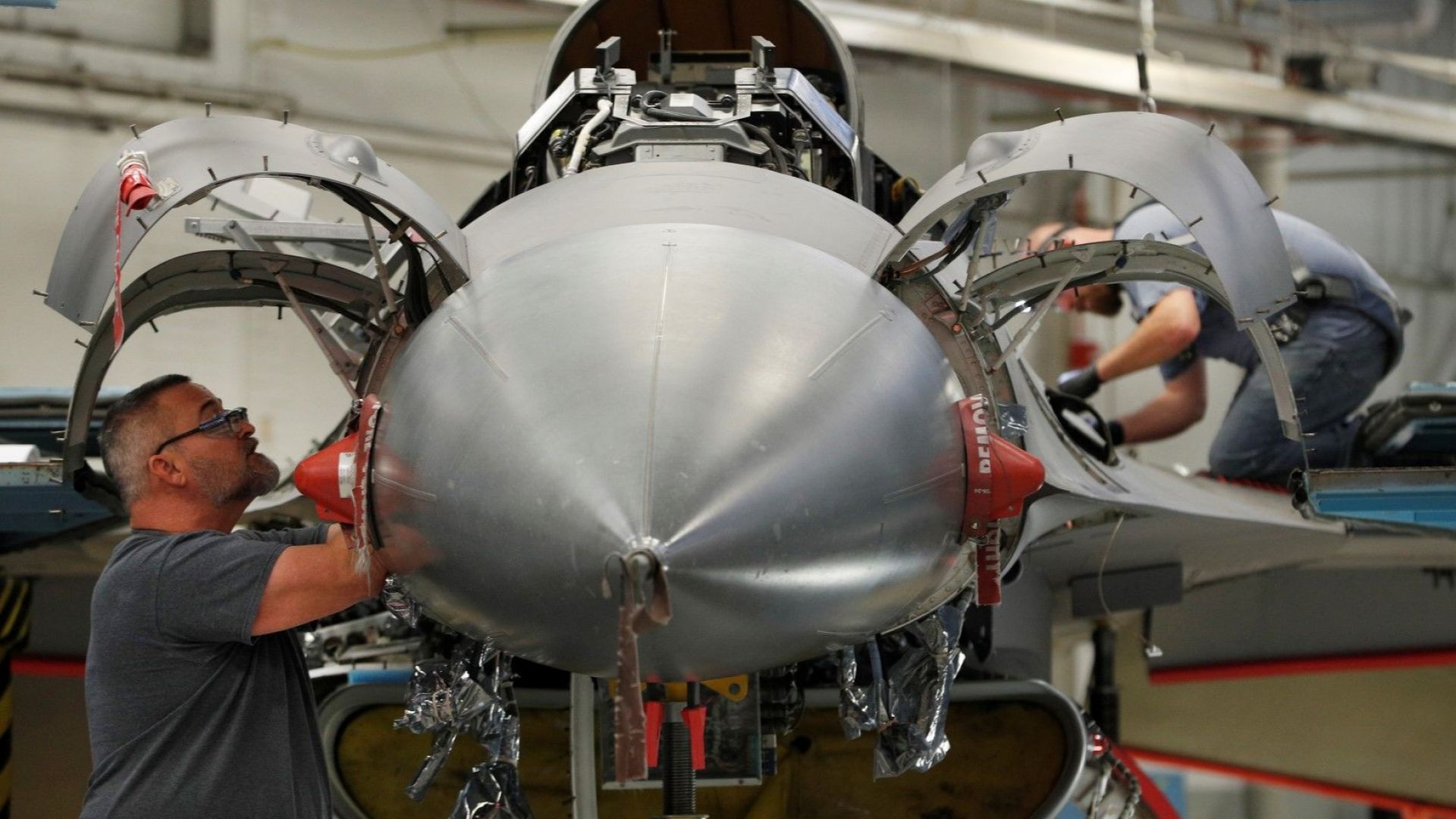 Въпросът кой боен самолет да изберем има експертна и политическа