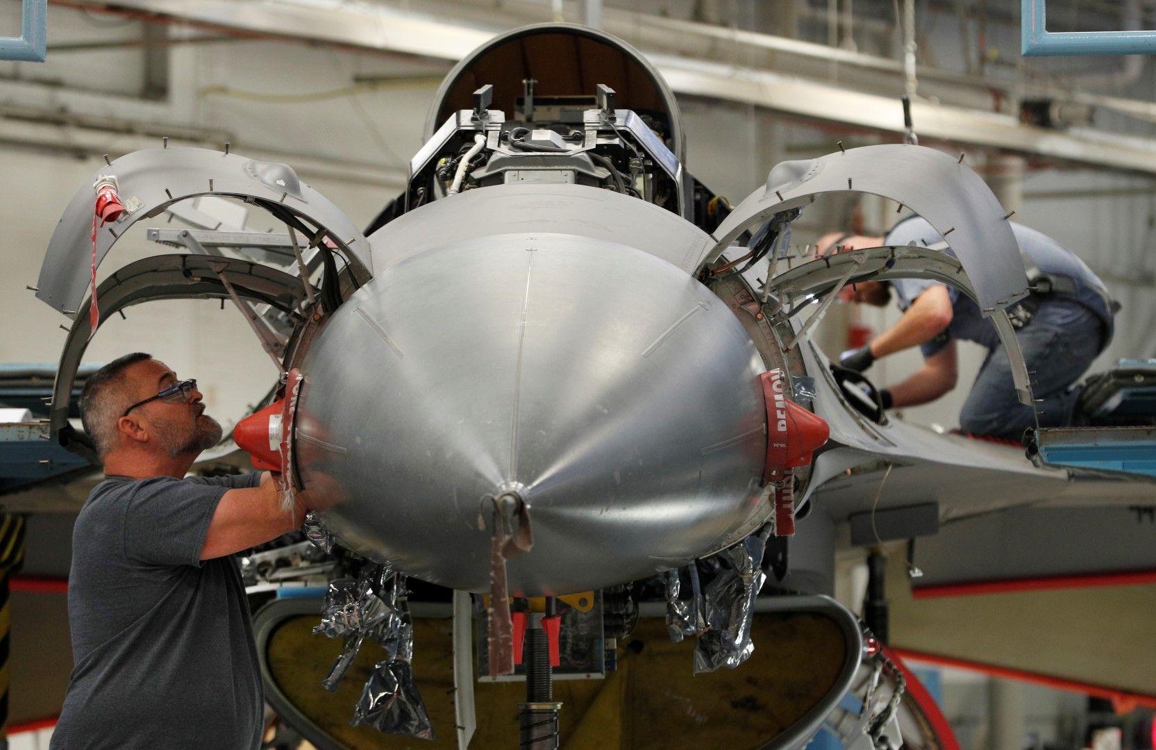 Заводът в щата Юта, където се ремонтират самолетите Ф-16