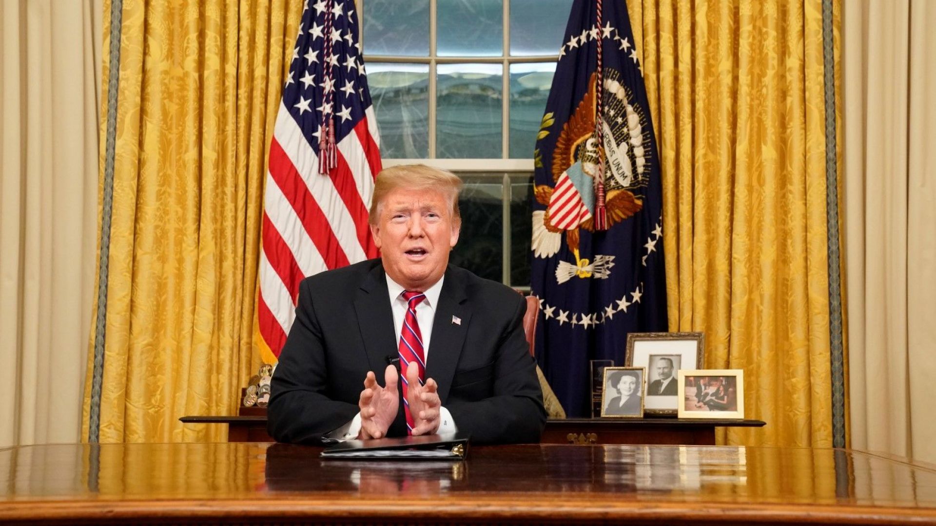 В първото си телевизионно обръщение от Овалния кабинет Доналд Тръмп