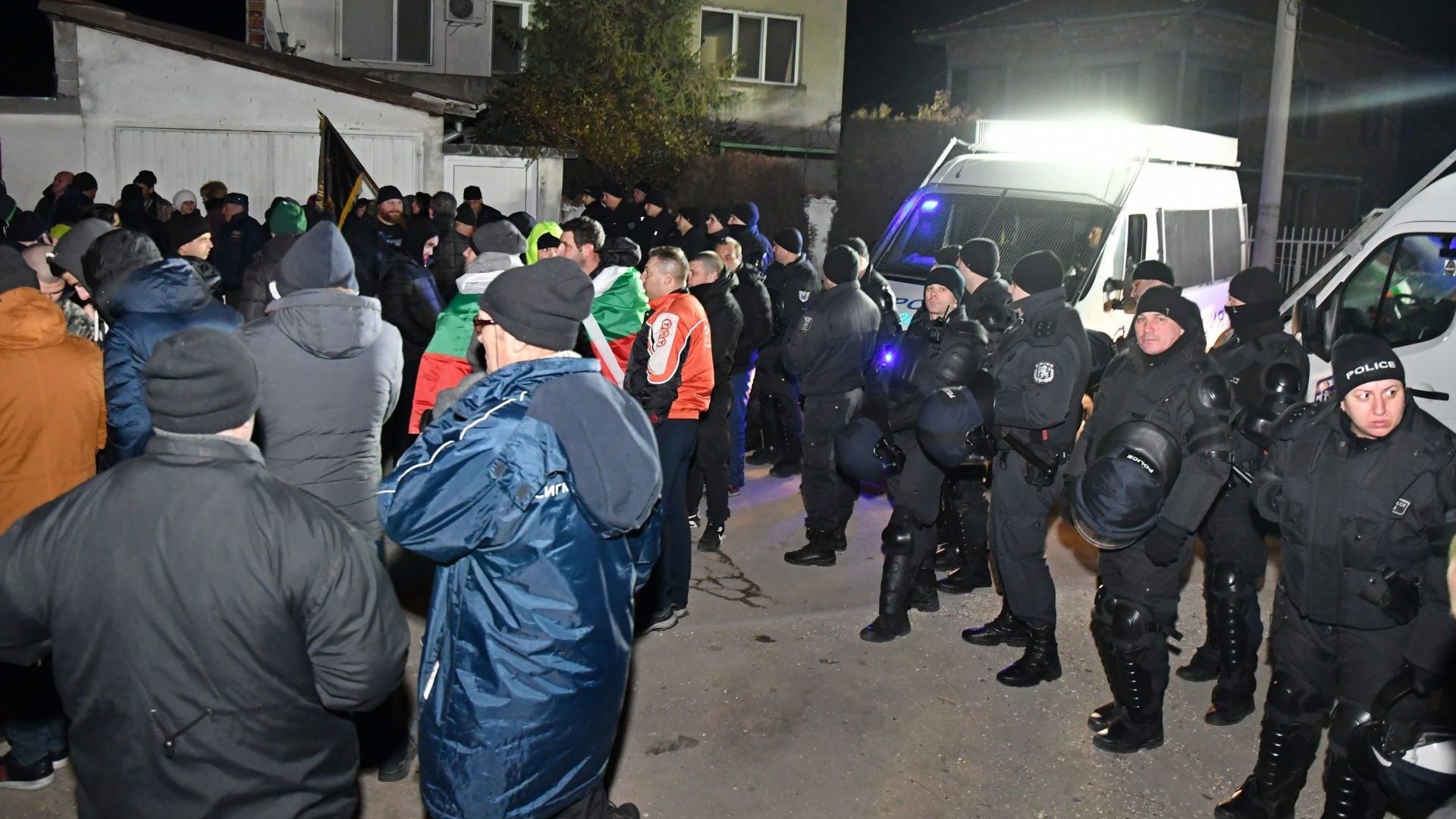 Трети ден протестите на местното население срещу ромските своеволия във