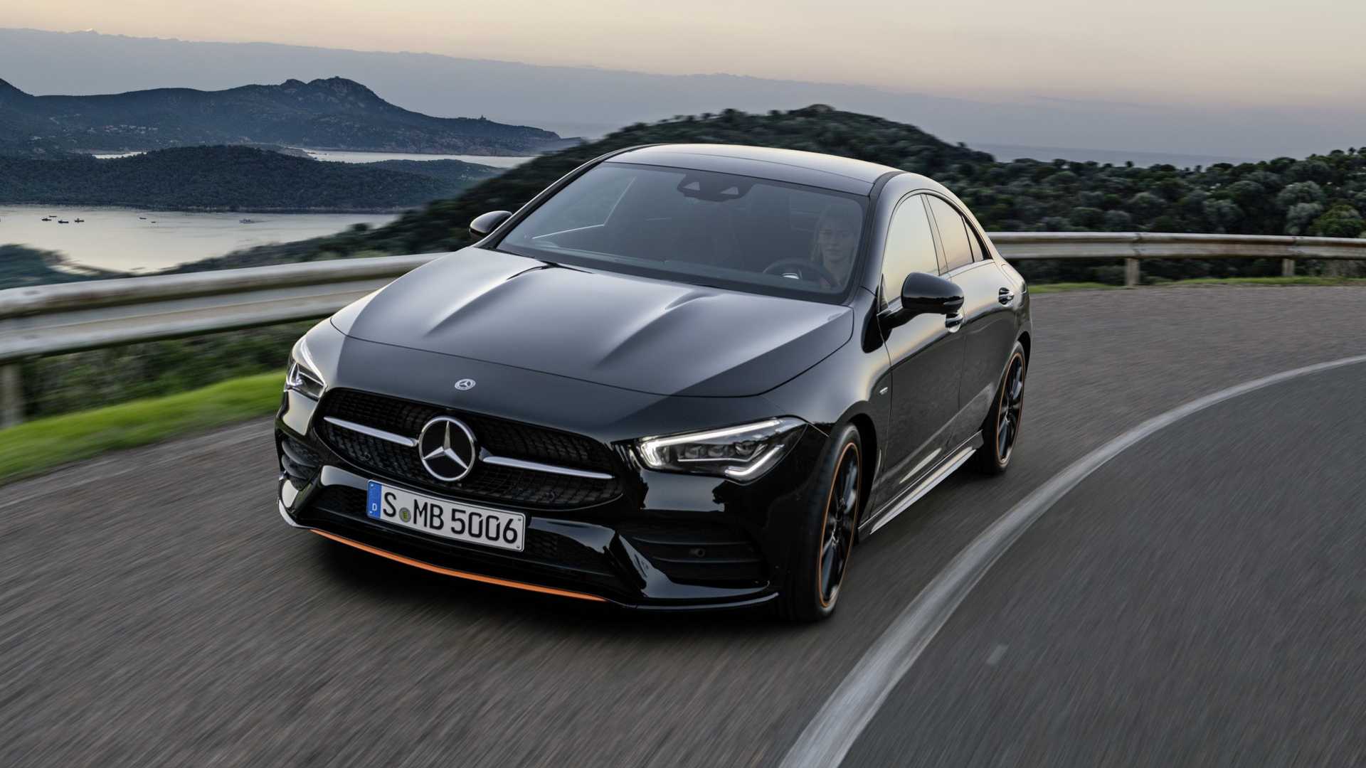 Mercedes-Benz представи новия CLA