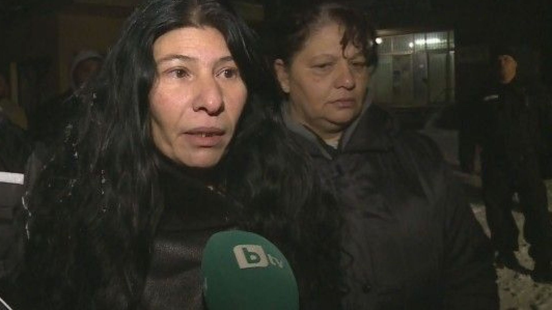 Роднини на починалото вчера 11 годишно дете и тази сутрин се