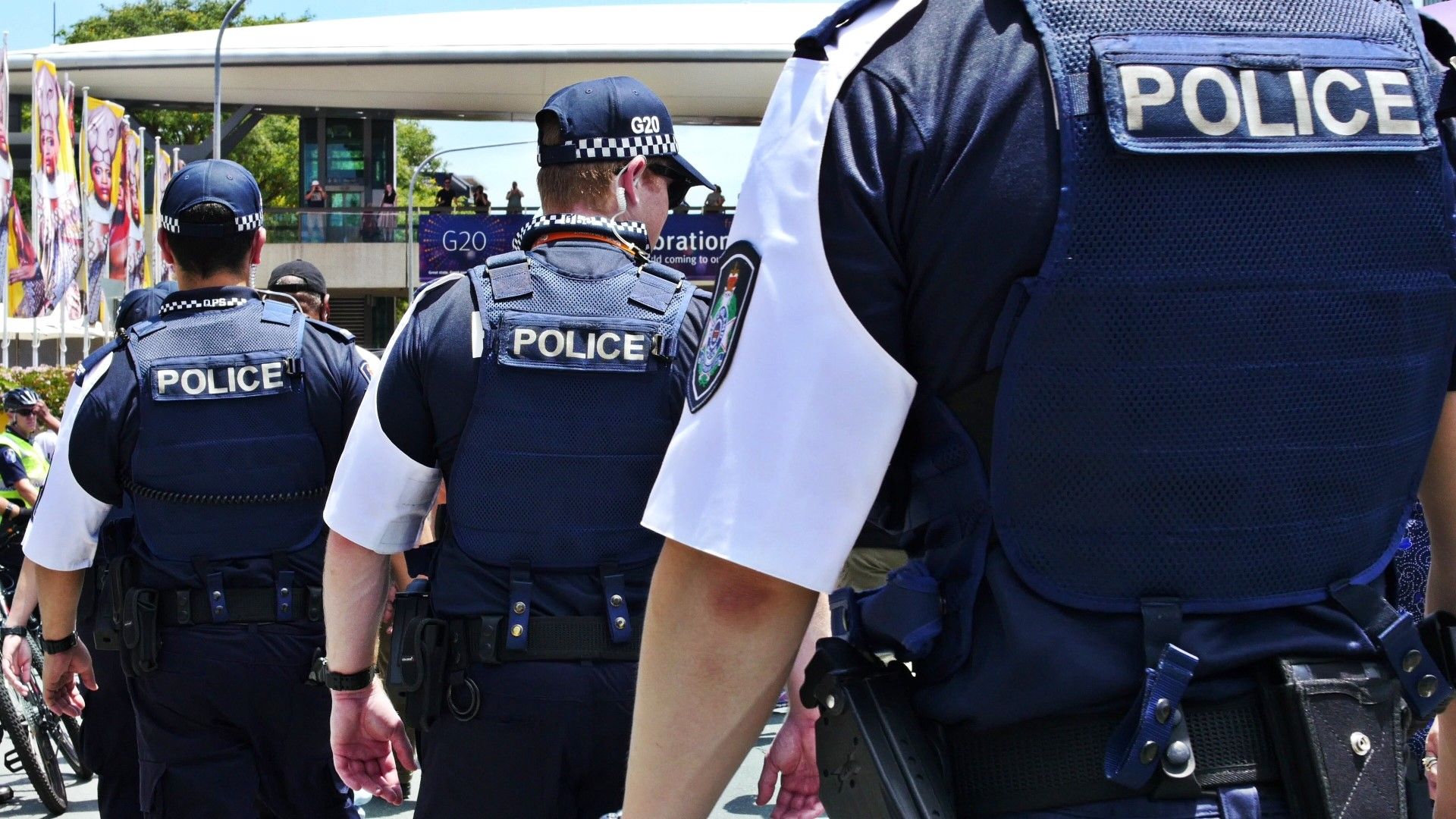 Полицията в Австралия арестува мъж във връзка с изпращането на