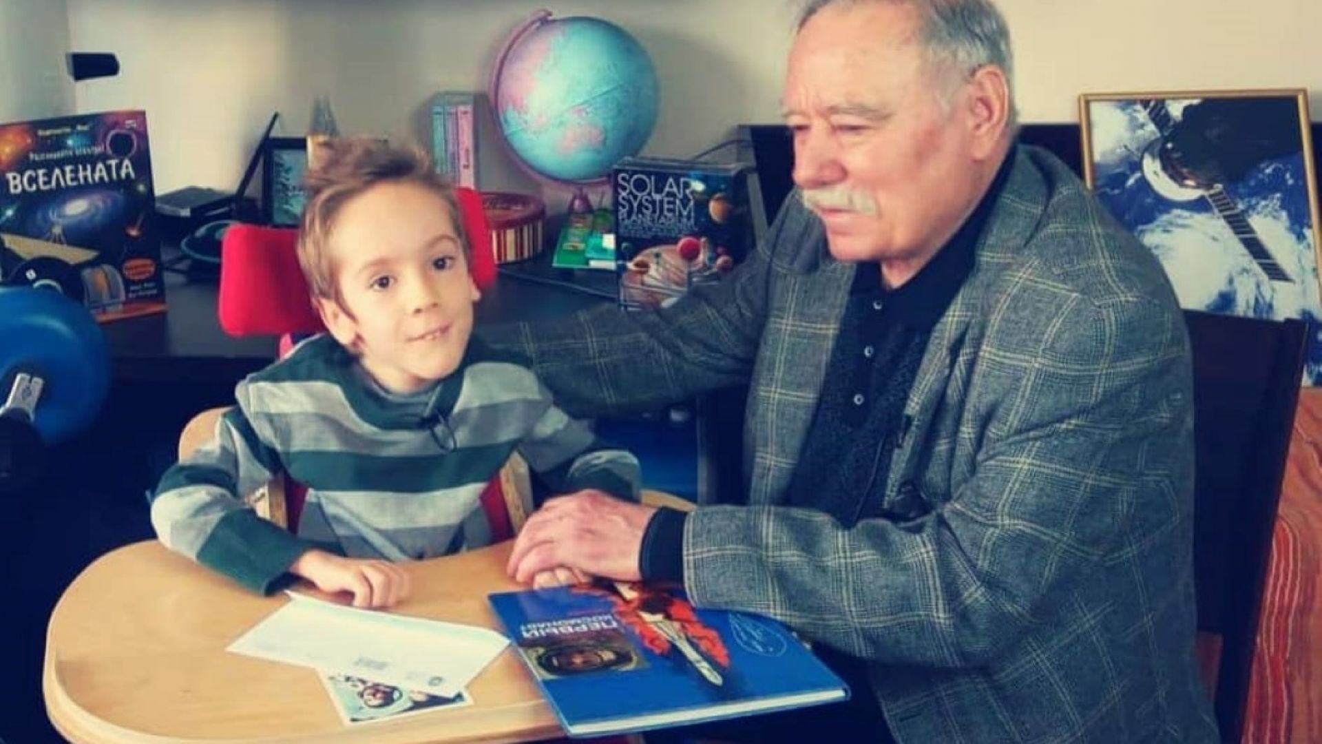 9 годишният Стефан Радойчев който страда от спинална мускулна атрофия но