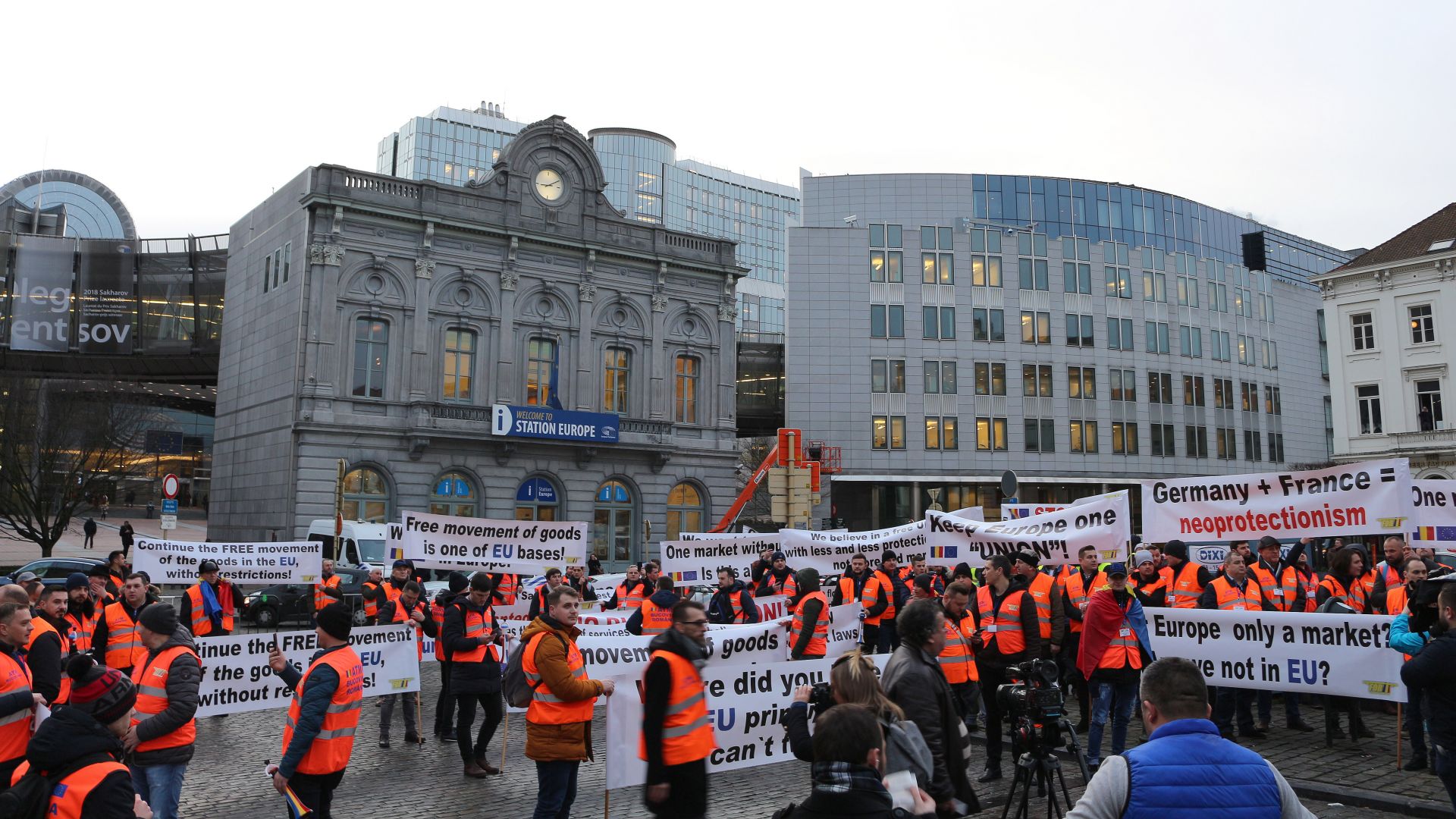 Румънци също се включихая в протеста