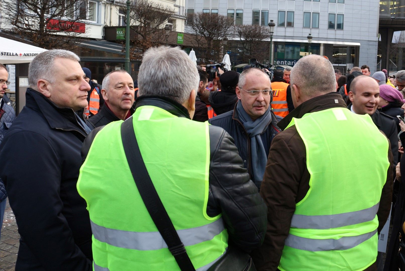 Петър Курумбашев, Георги Пирински и Сергей Станишев разговаряха с протестиращите