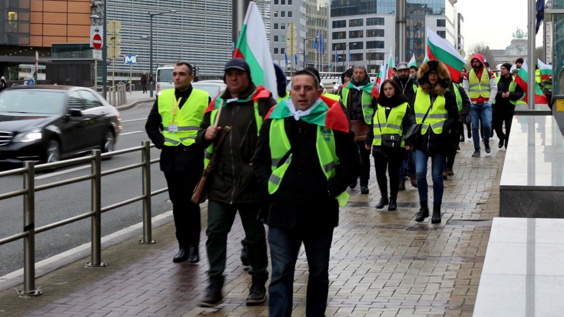 Започна безпрецедентният протест на българските жълти жилетки в Брюксел С
