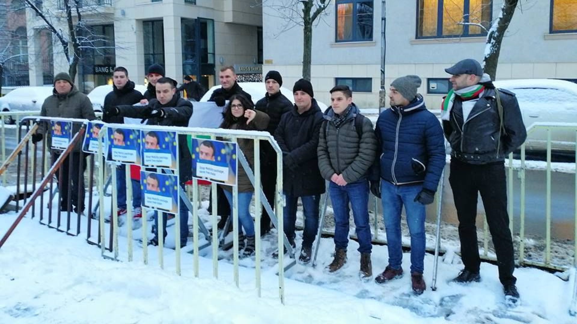 Младежите на ВМРО проведоха протестна акция пред френското посолство в