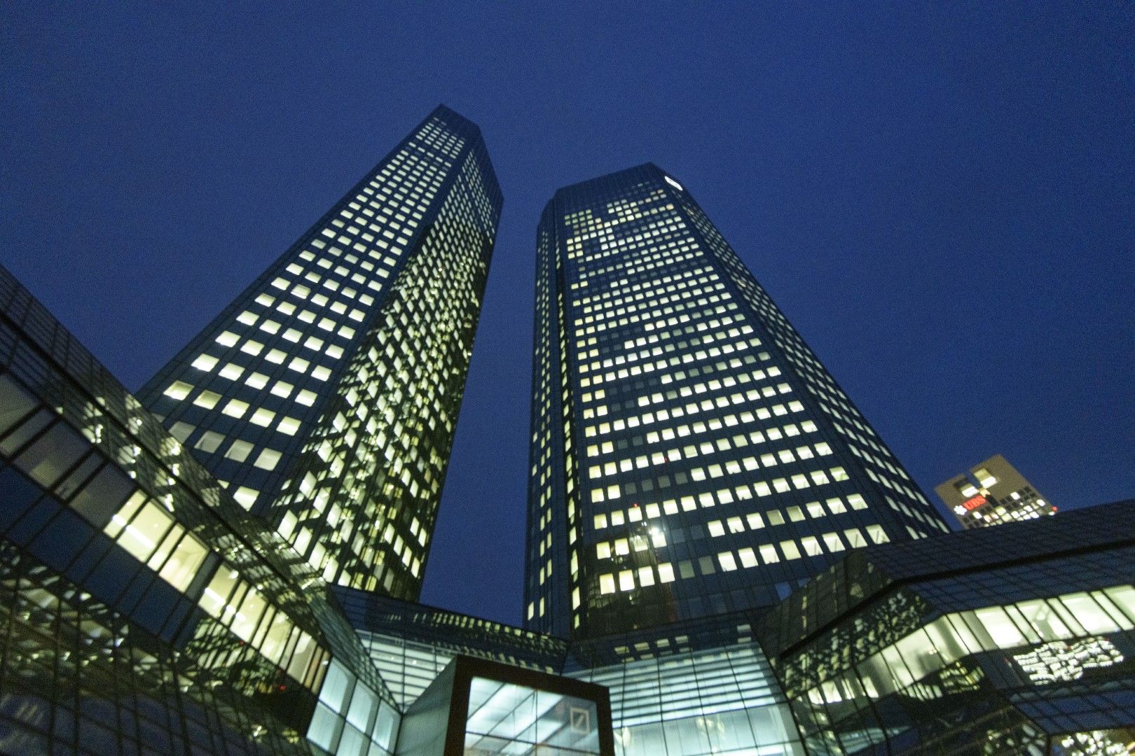 Водещите финансови институции на Германия Deutsche Bank и Commerzbank започват официално преговори за евентуално сливане
