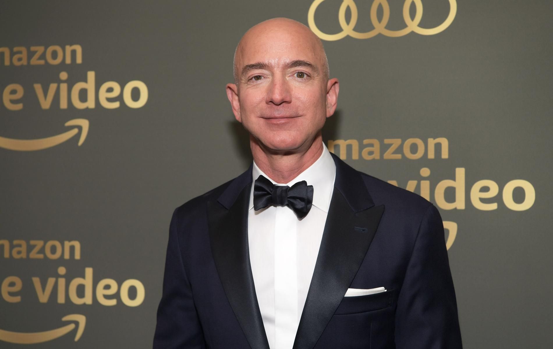 Основателят на компанията Амазон (Amazon) Джеф Безос за втора поредна година оглавява класацията на 400-те най-богати хора в САЩ