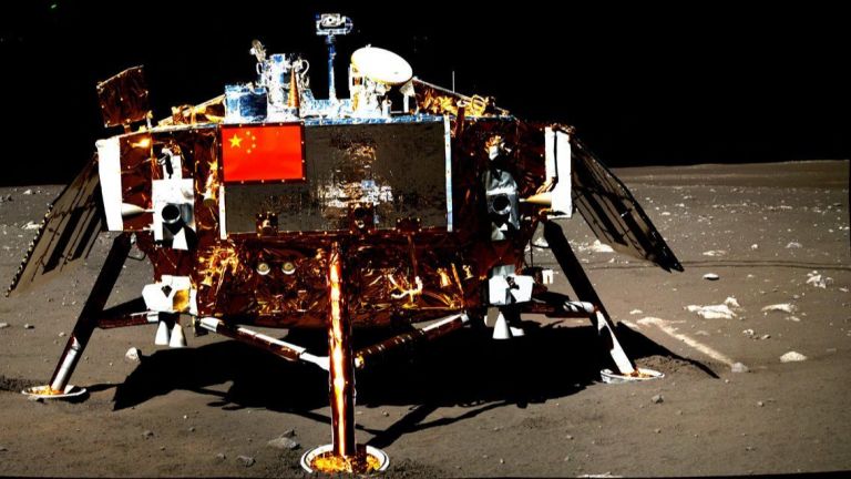 Китайската сонда на Луната се събуди