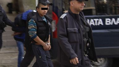 При искане за задържане под стража на непълнолетен обвиняем явяването