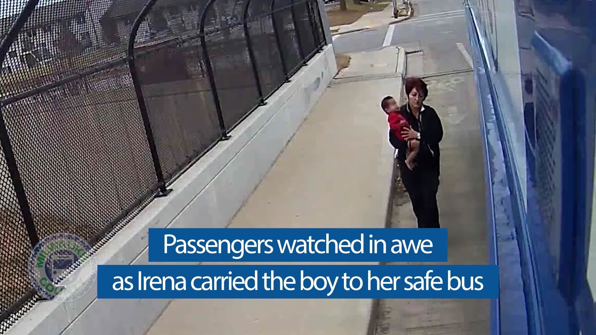 Шофьор на автобус в Милуоки Уисконсин САЩ бе отличен за