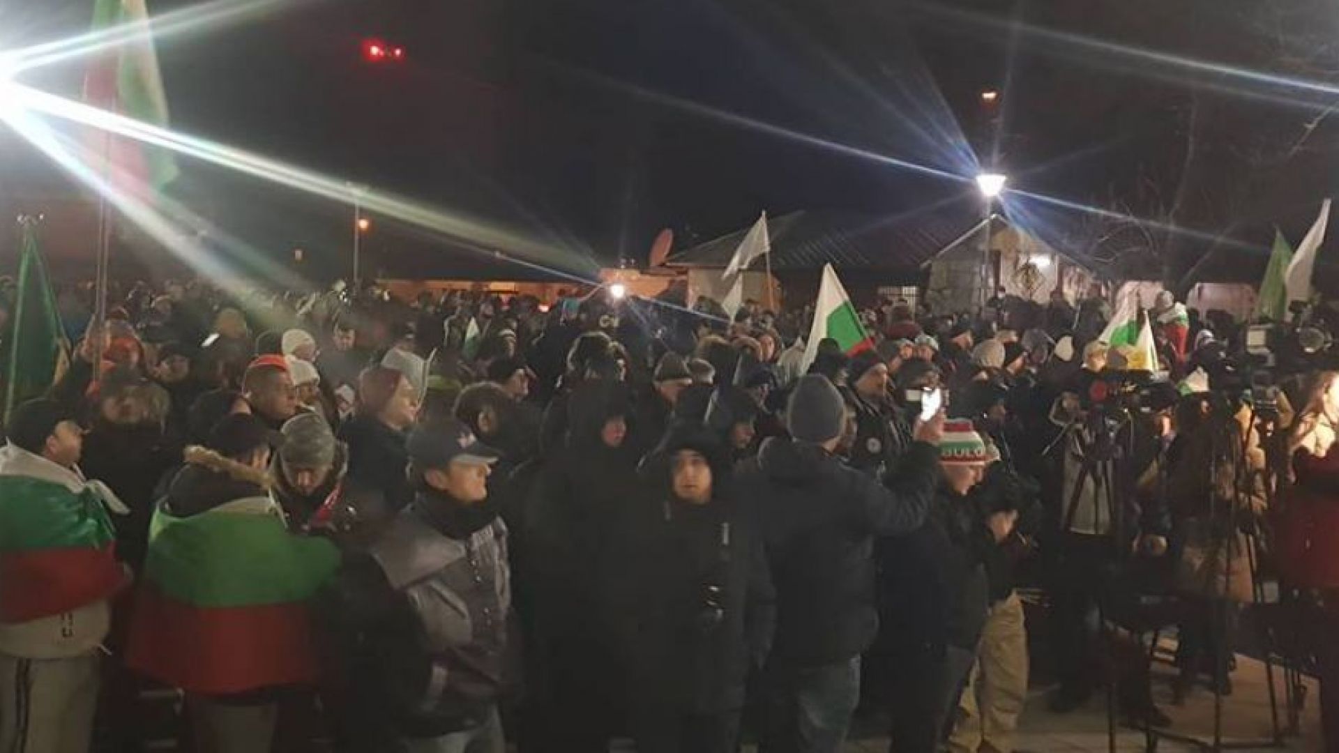 Стотици се събраха на протест за пети пореден ден във