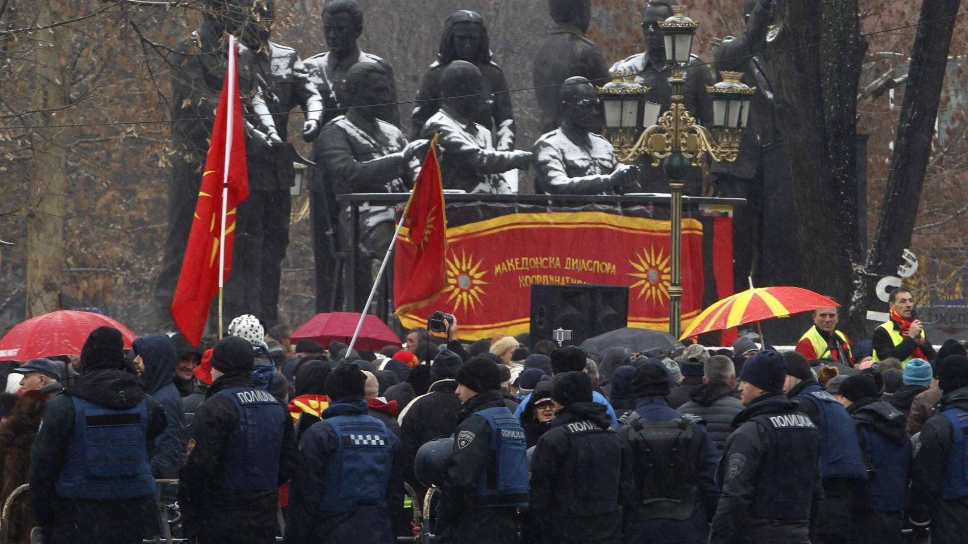 Македонският парламент гласува конституционните промени произлизащи от Преспанския договор с