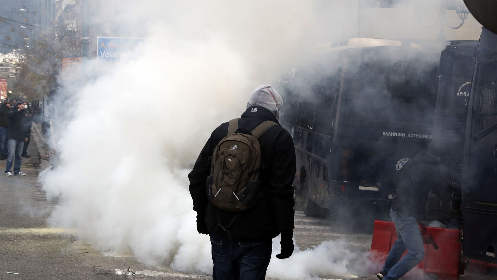 Гръцката полиция днес използва сълзотворен газ за да разпръсне учители