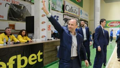 Грозни сцени с познати герои в баскетбола, извадиха от терена Левски Лукойл