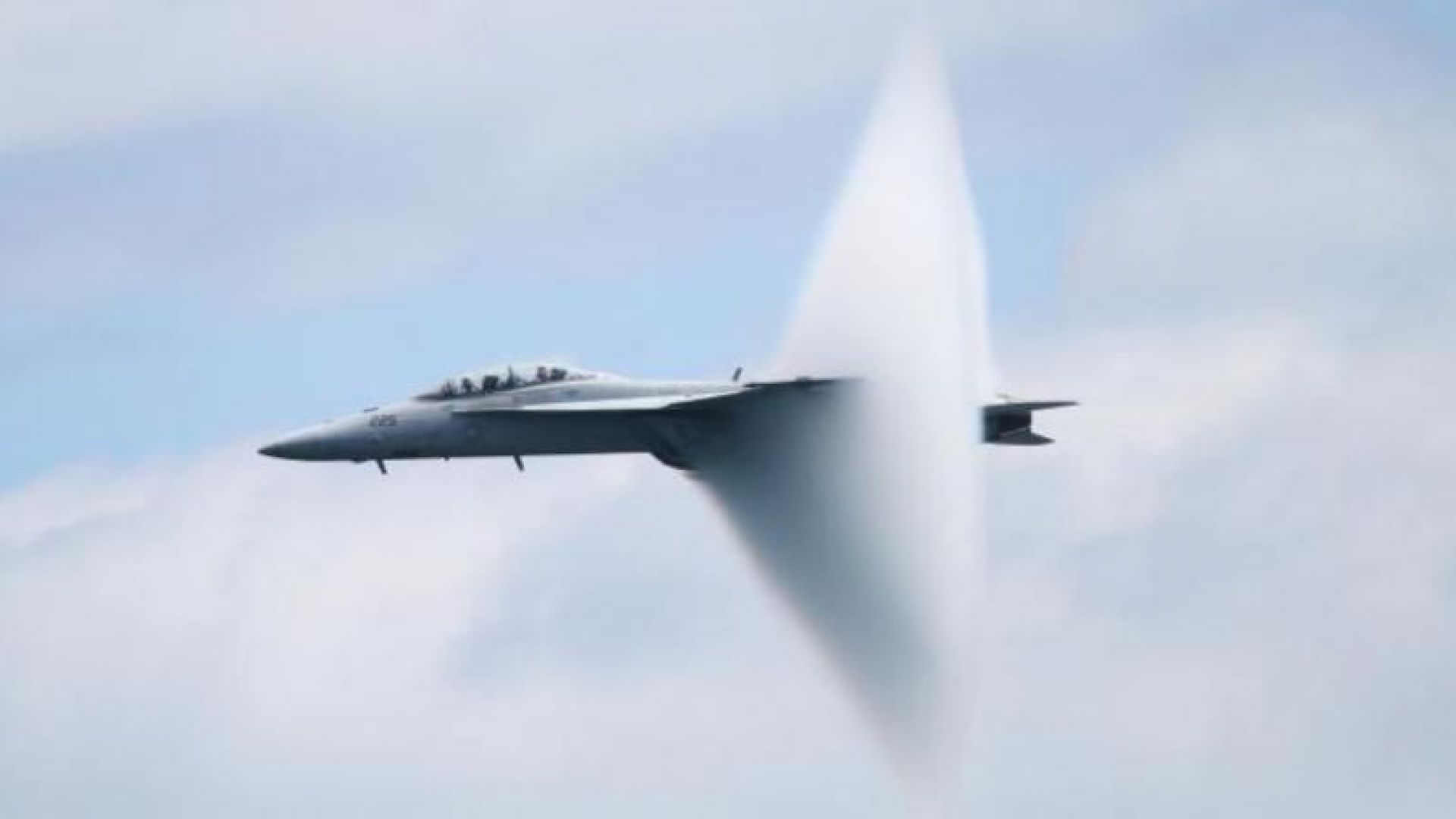 Японското правителство взе решение да разработи собствени ударни самолети за