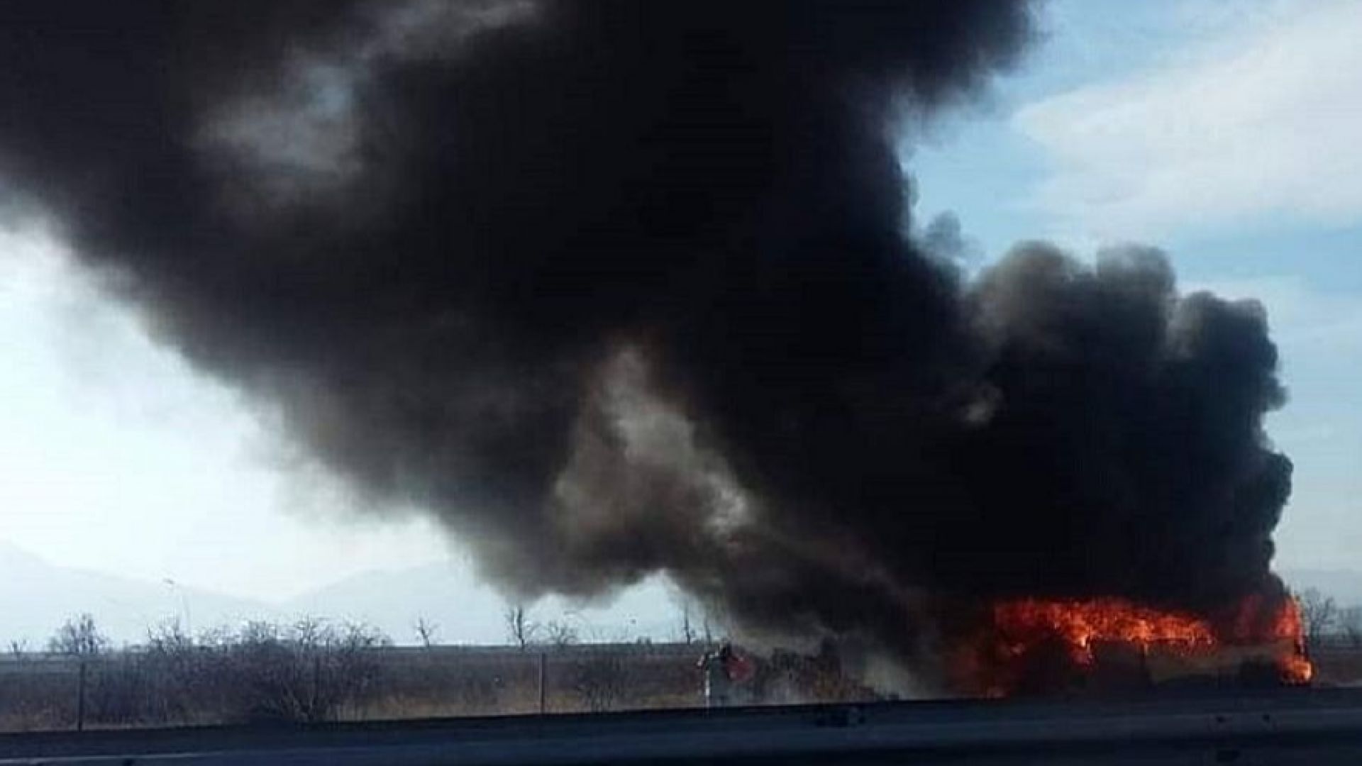 Бус изгоря на магистрала Тракия съобщиха от полицията Инцидентът е