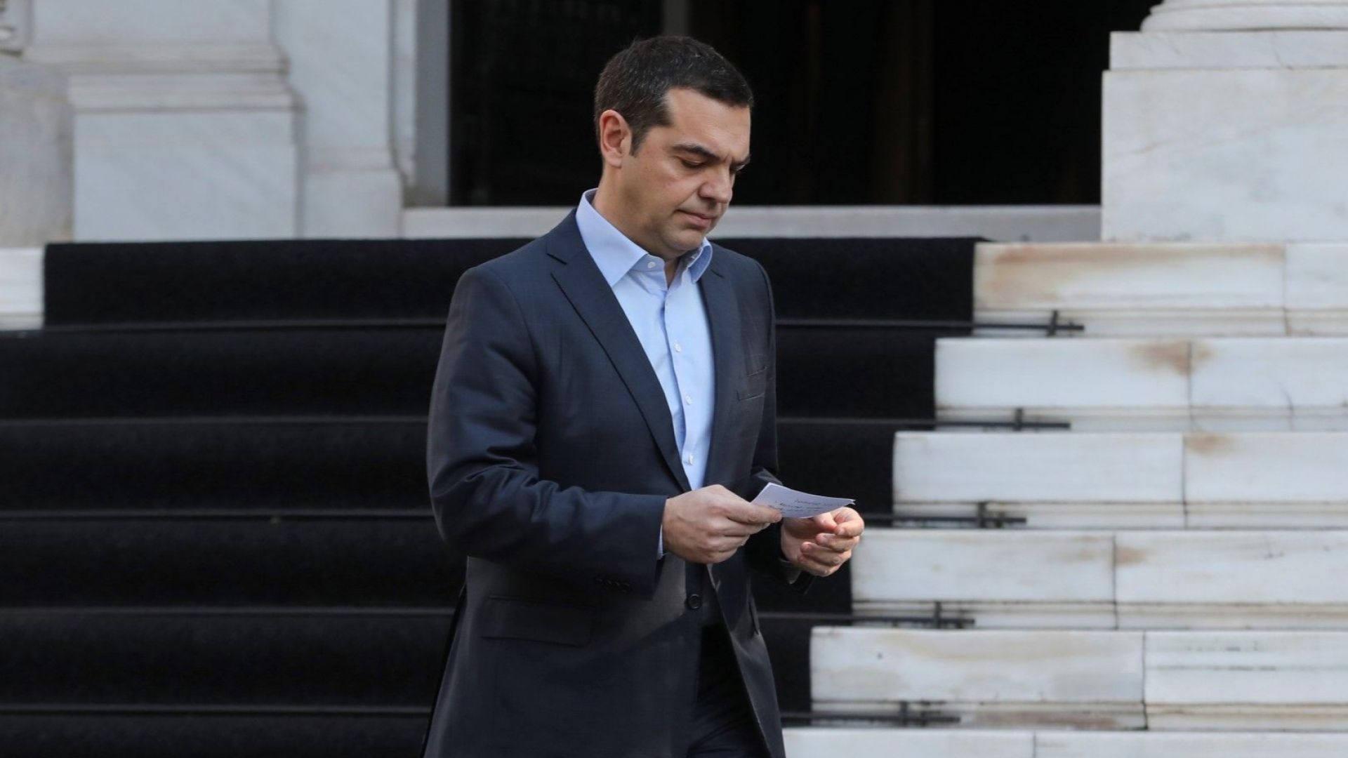 Председателят на гръцкия парламент Никос Вуцис предлага заседанието на парламента