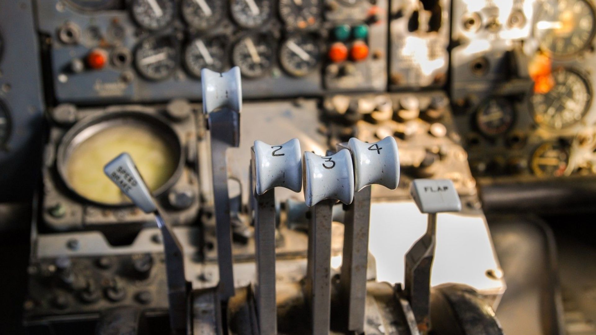 Товарен самолет Боинг 707 на иранската Паям еър с 10