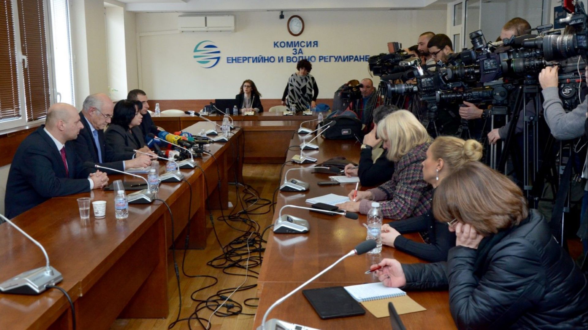 Решение да бъдат предприети три мерки с които да бъдат