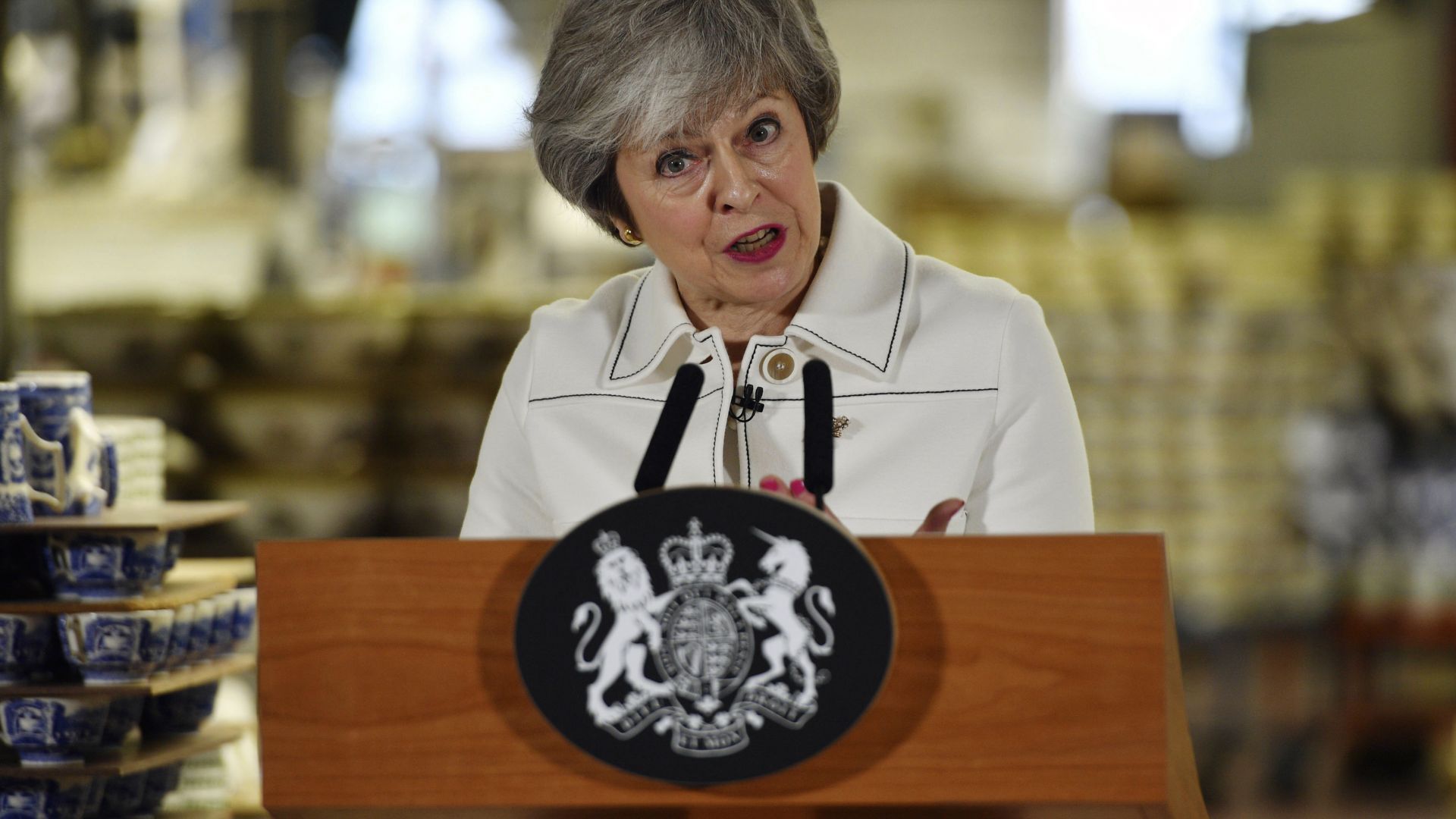 Британският премиер Тереза Мей призова днес депутатите да погледнат отново